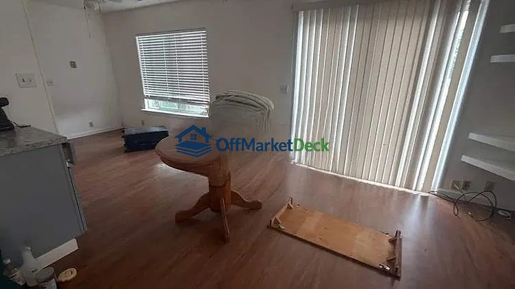 Off-market house in Sacramento, California — 3 beds, 2 baths, $349,000 — photo 3 of 8