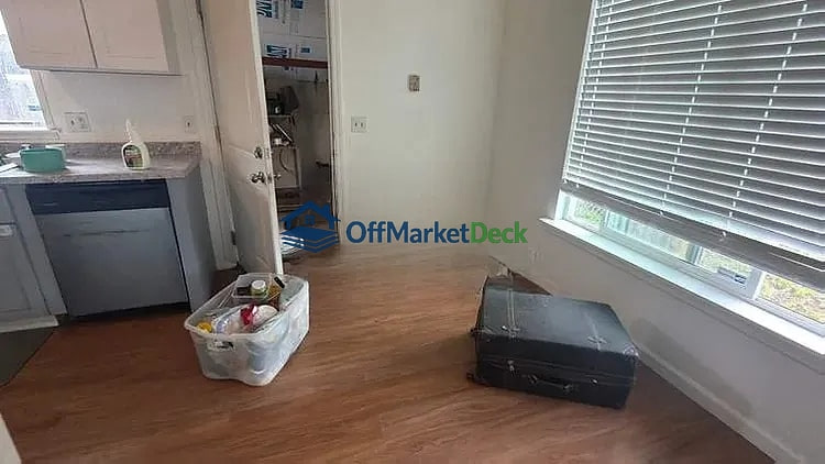 Off-market house in Sacramento, California — 3 beds, 2 baths, $349,000 — photo 5 of 8