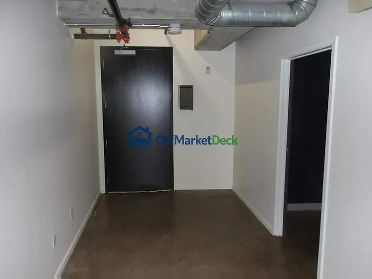Off-market house in Los Angeles, California — 1 bed, 1 bath, $549,000 — photo 6 of 8