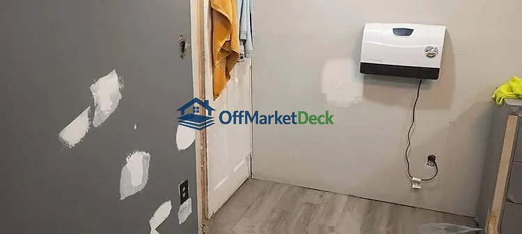 Off-market house in Mount Carmel, Pennsylvania — 3 beds, 1.5 baths, $48,700 — photo 5 of 8