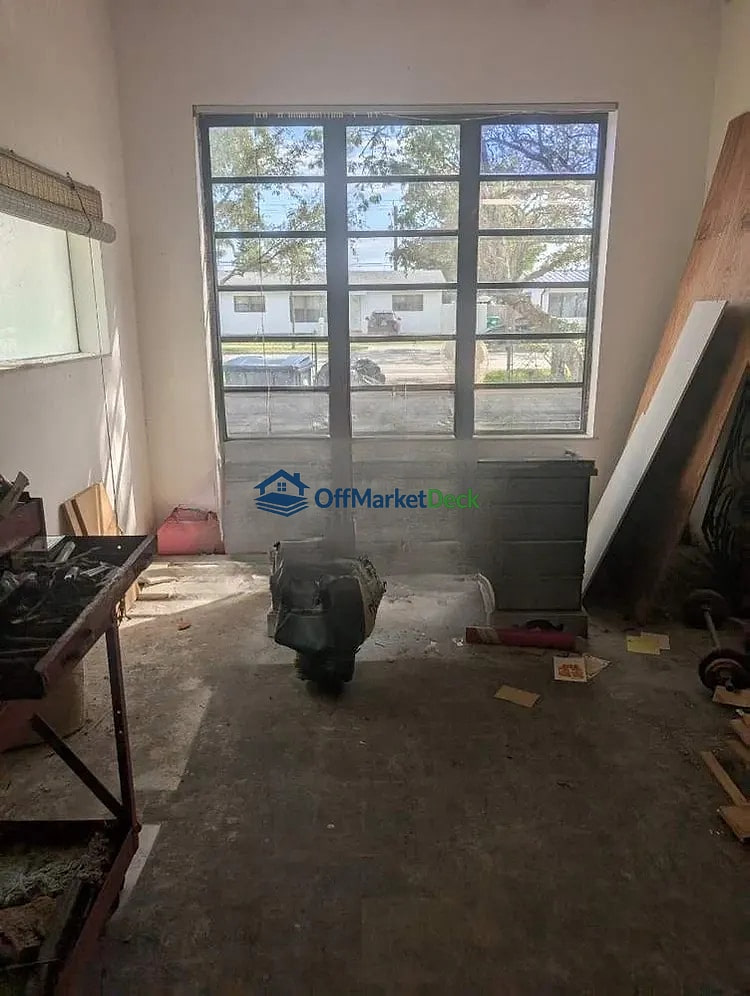Off-market house in Cutler Bay, Florida — 3 beds, 2 baths, $499,000 — photo 3 of 8