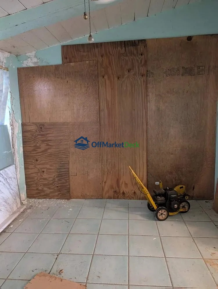 Off-market house in Cutler Bay, Florida — 3 beds, 2 baths, $499,000 — photo 2 of 8