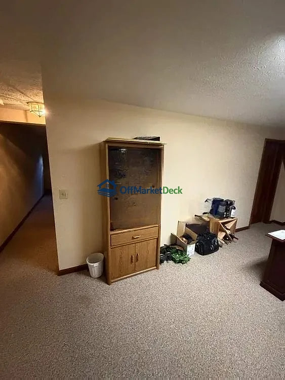 Off-market house in Indianapolis, Indiana — 4 beds, 3.5 baths, $420,000 — photo 6 of 8