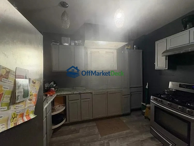 Off-market house in Cleveland, Ohio — 4 beds, 1 bath, $70,000 — photo 4 of 8