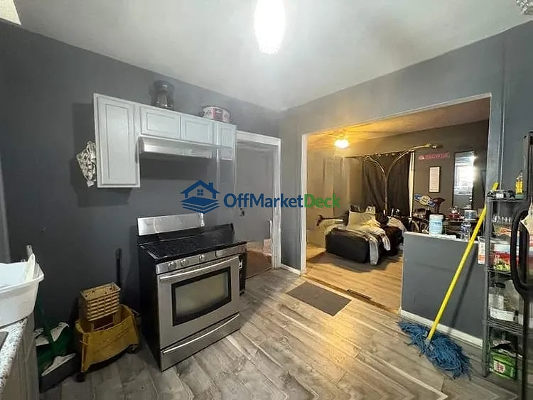 Off-market house in Cleveland, Ohio — 4 beds, 1 bath, $70,000 — photo 5 of 8
