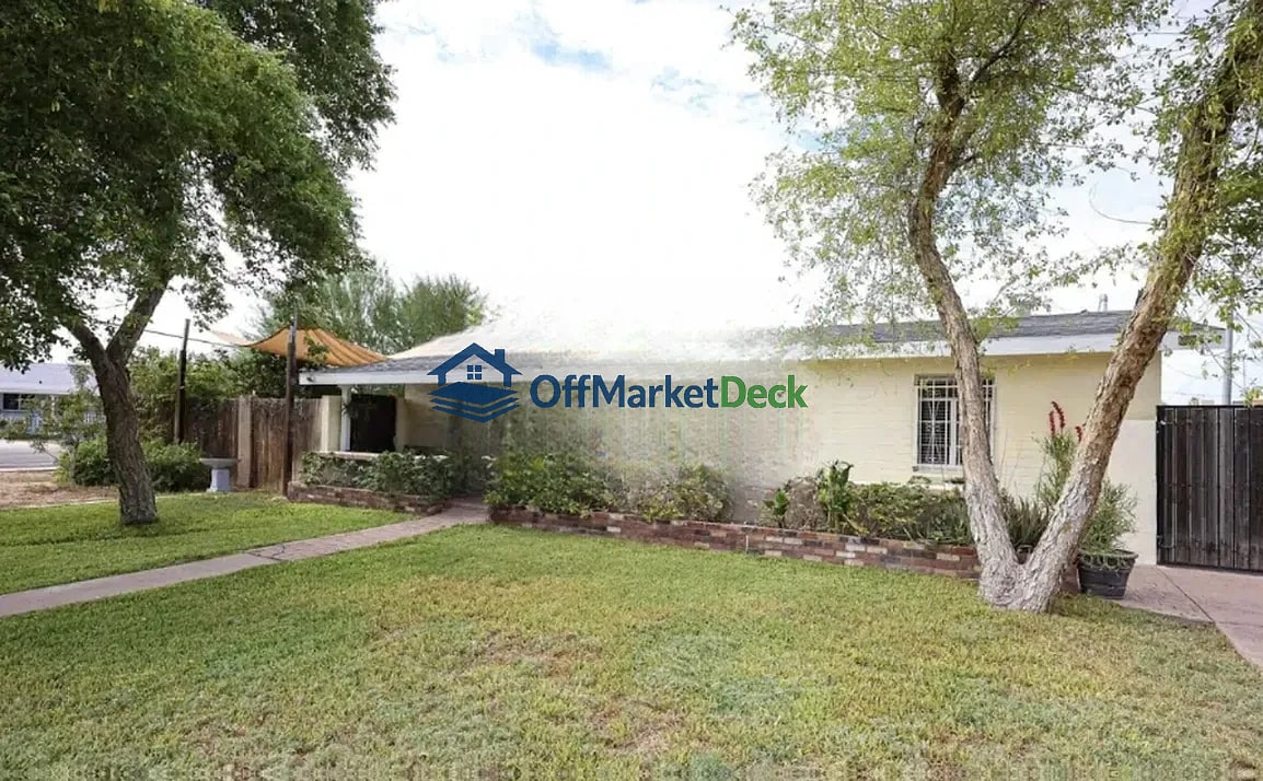 Off-market house in Phoenix, Arizona — 4 beds, 2 baths, $369,990 — photo 2 of 8