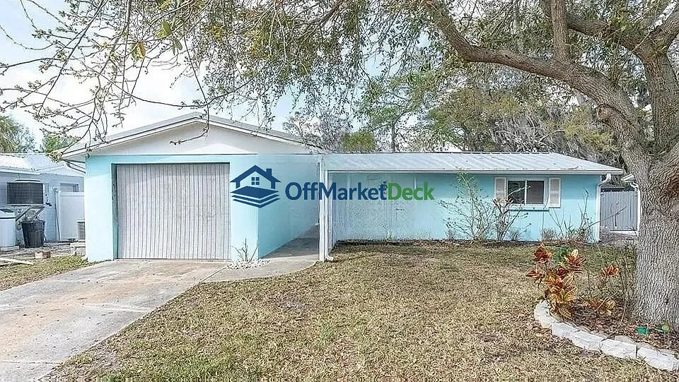 Off-market house in Port Richey, Florida — 2 beds, 2 baths, $140,900 — photo 3 of 3