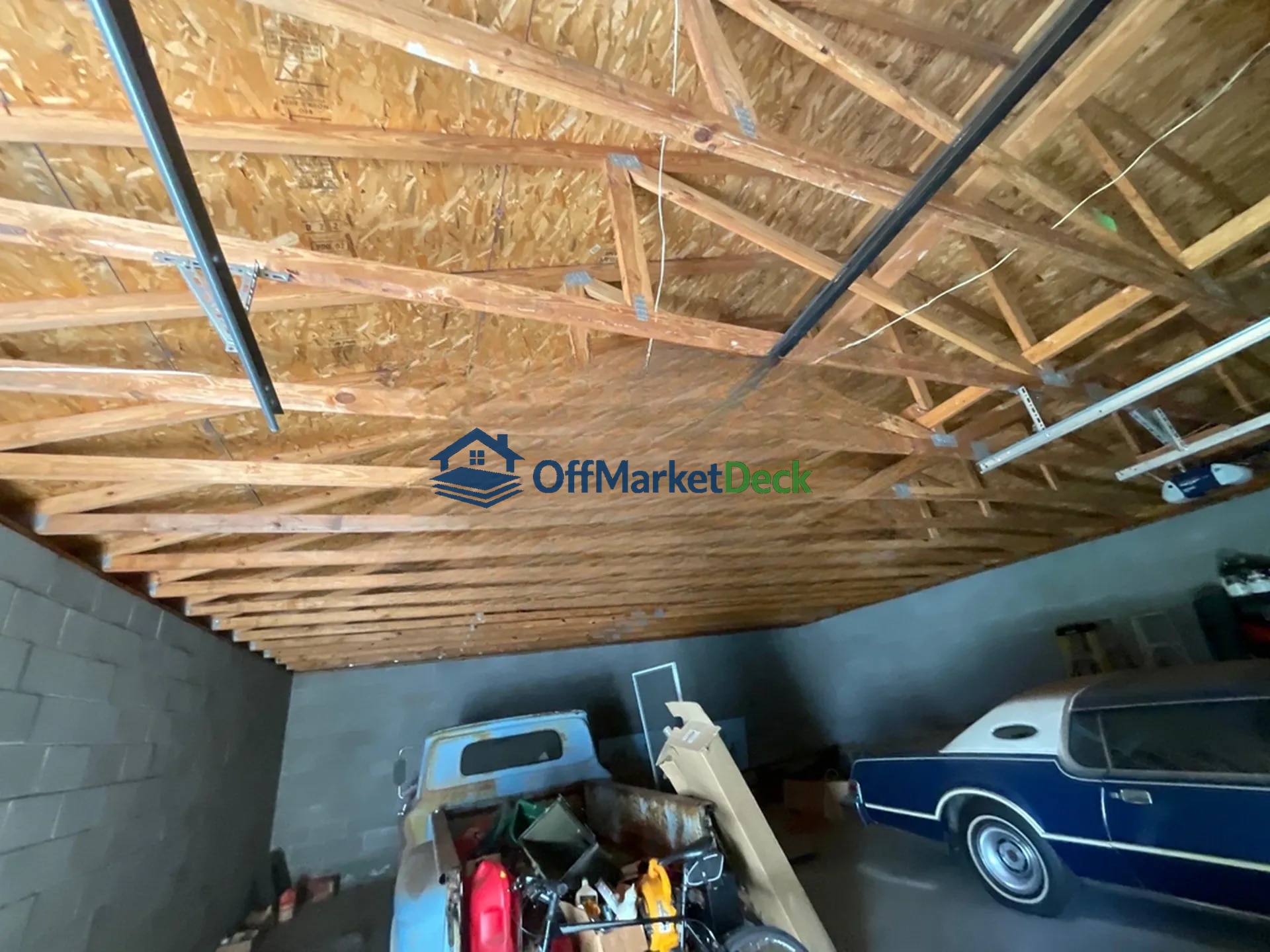Off-market house in Lexington, Kentucky — 2 beds, 2 baths, $264,000 - Blurred background Image