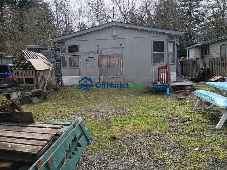 Off-market house in Coos Bay, Oregon — 3 beds, 2 baths, $99,000 — photo 3 of 8