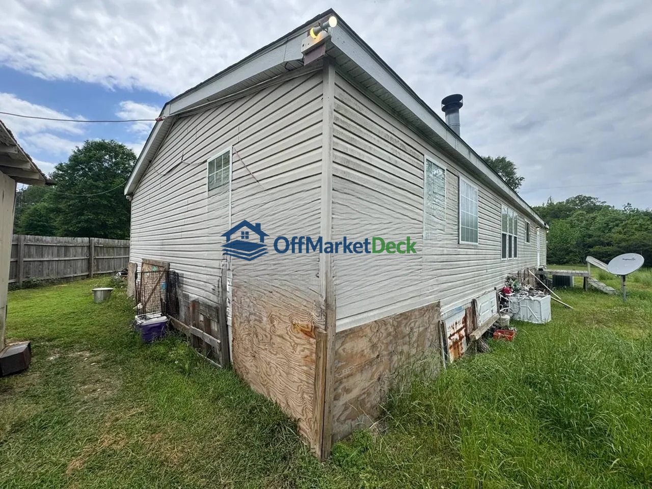 Off-market house in Keithville, Louisiana — 3 beds, 2 baths, $122,900 — photo 6 of 8