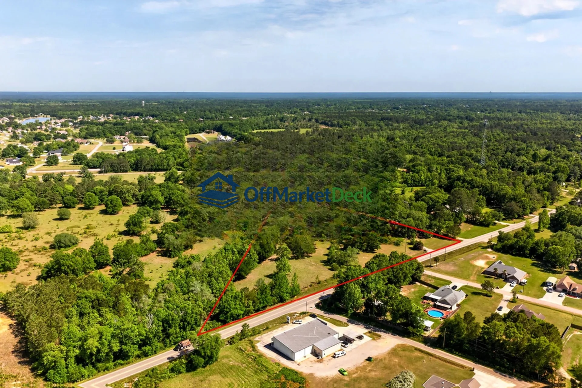 Off-market house in Carriere, Mississippi — 6 beds, 3 baths, $496,900 — photo 4 of 8