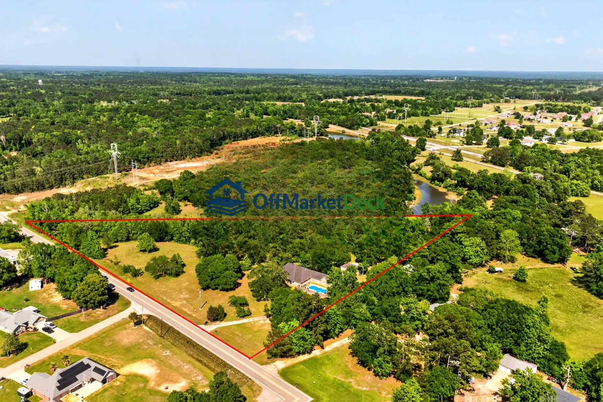 Off-market house in Carriere, Mississippi — 6 beds, 3 baths, $496,900 — photo 3 of 8