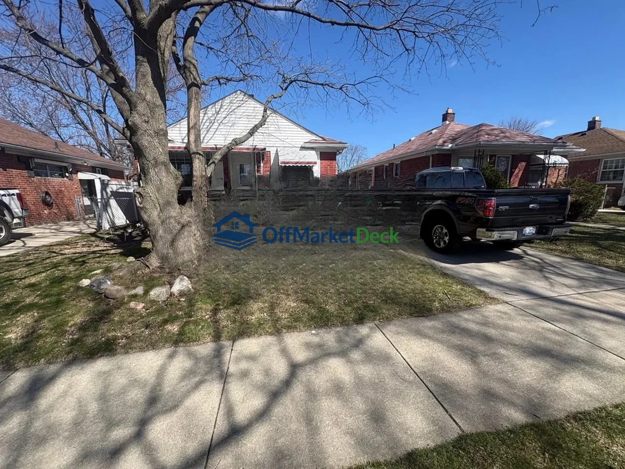 Off-market house in Southgate, Michigan — 2 beds, 1 bath, $129,900 — photo 2 of 8
