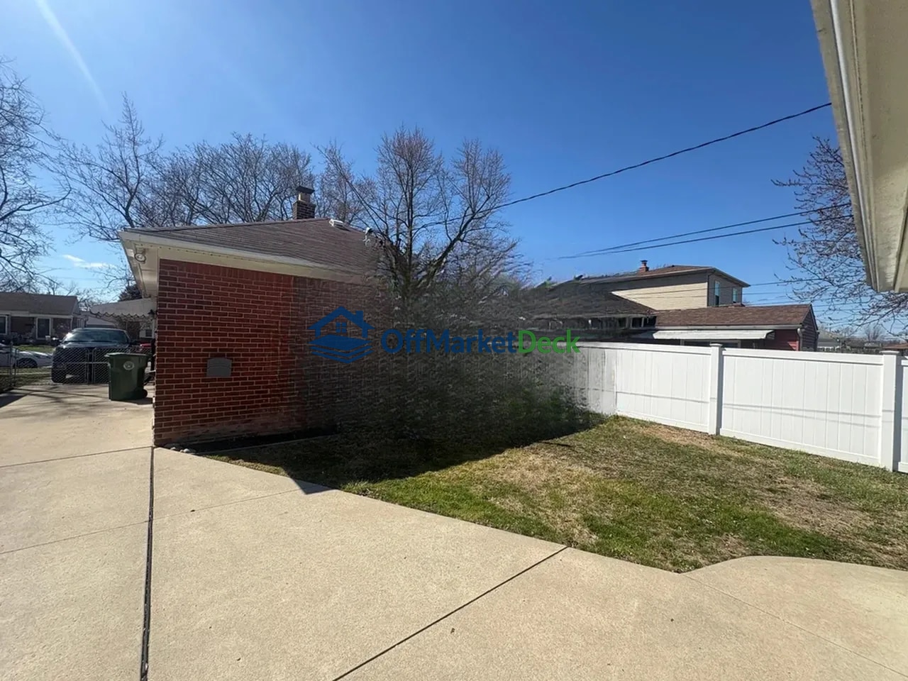 Off-market house in Southgate, Michigan — 2 beds, 1 bath, $129,900 — photo 4 of 8