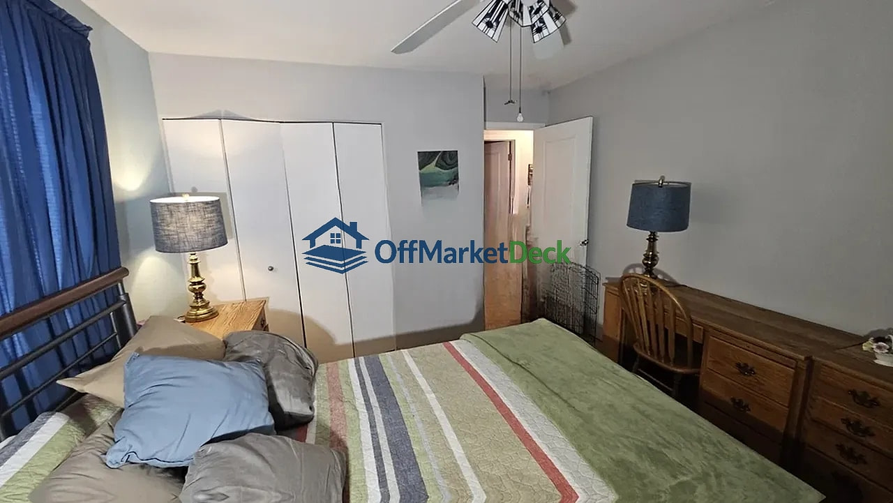 Off-market house in Oxford, Michigan — 3 beds, 1.5 baths, $229,900 — photo 6 of 8