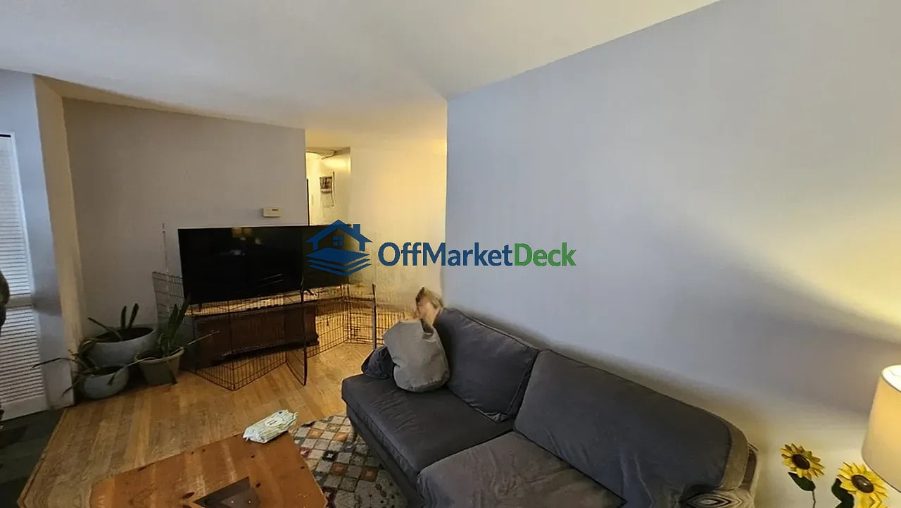 Off-market house in Oxford, Michigan — 3 beds, 1.5 baths, $229,900 - Blurred background Image