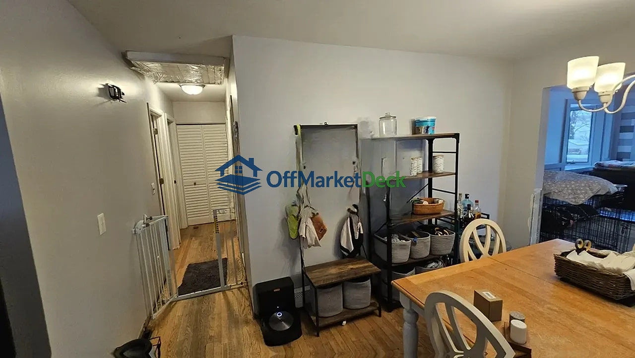 Off-market house in Oxford, Michigan — 3 beds, 1.5 baths, $229,900 — photo 5 of 8