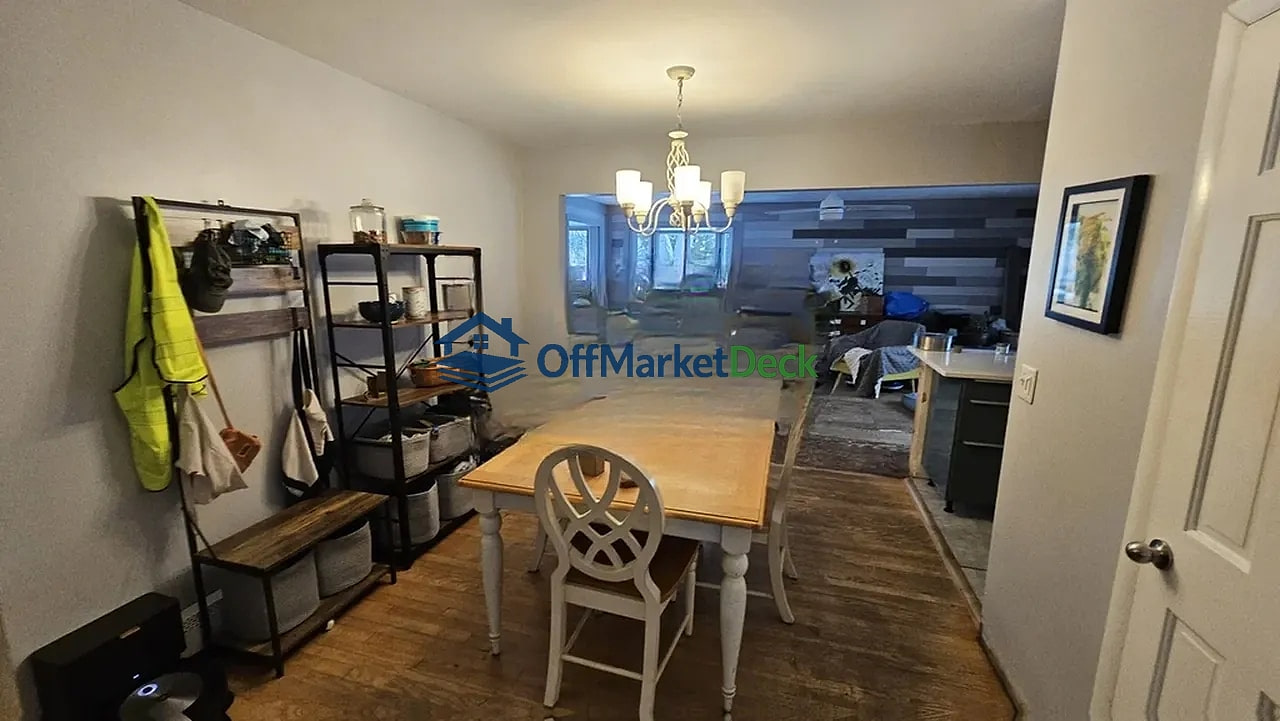 Off-market house in Oxford, Michigan — 3 beds, 1.5 baths, $229,900 — photo 3 of 8