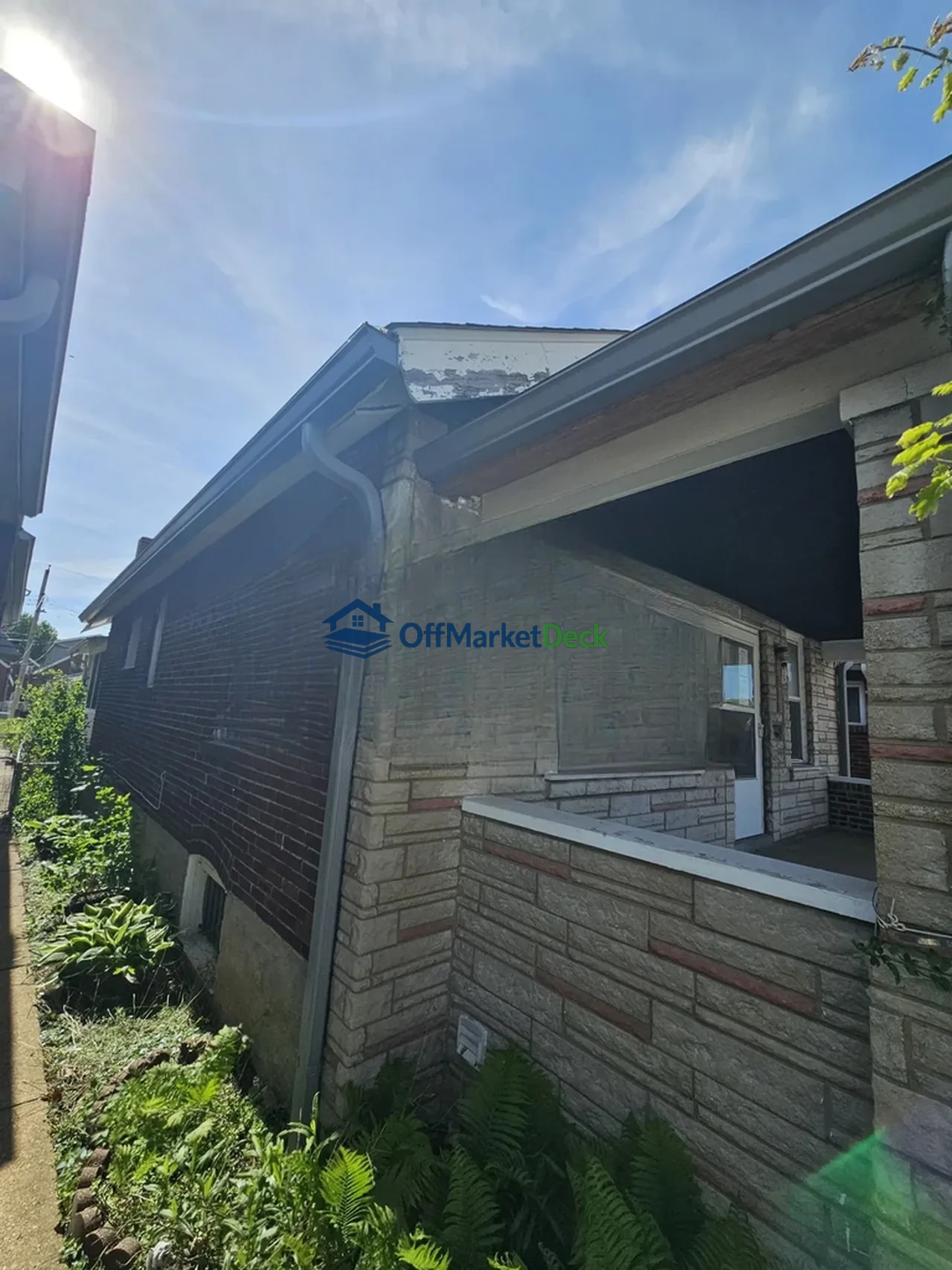 Off-market house in St. Louis, Missouri — 2 beds, 2 baths, $19,900 — photo 3 of 8