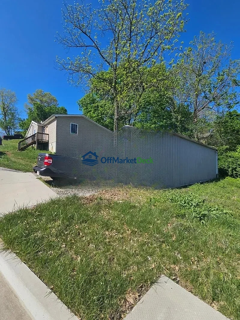 Off-market house in De Soto, Missouri — 2 beds, 1 bath, $89,900 — photo 4 of 8