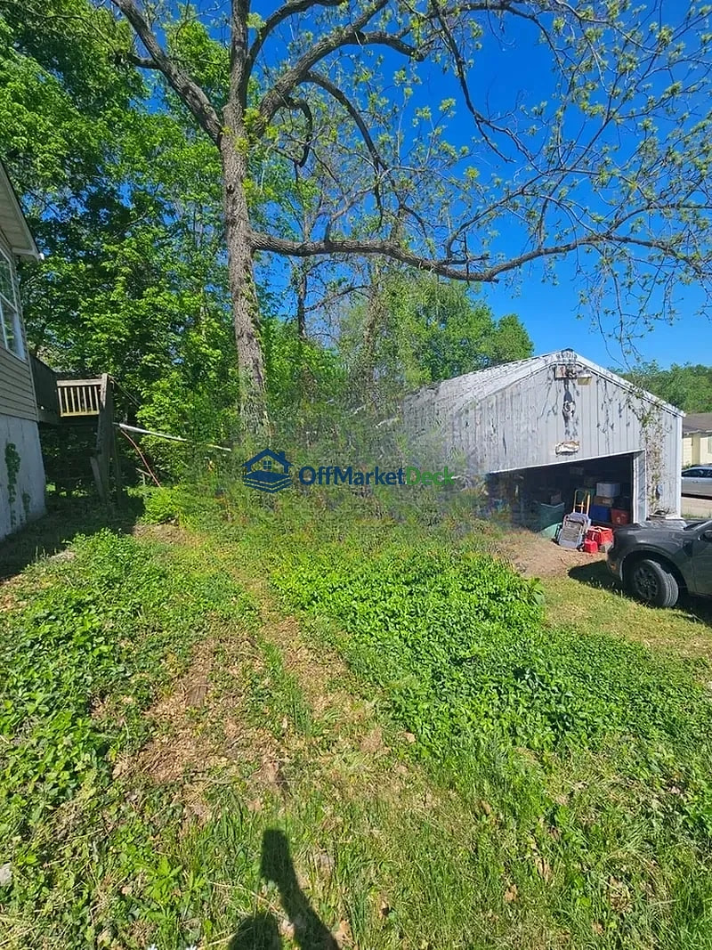 Off-market house in De Soto, Missouri — 2 beds, 1 bath, $89,900 — photo 7 of 8