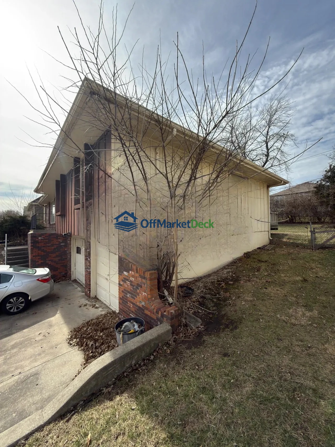 Off-market house in Grandview, Missouri — 3 beds, 2.5 baths, $179,900 — photo 7 of 8