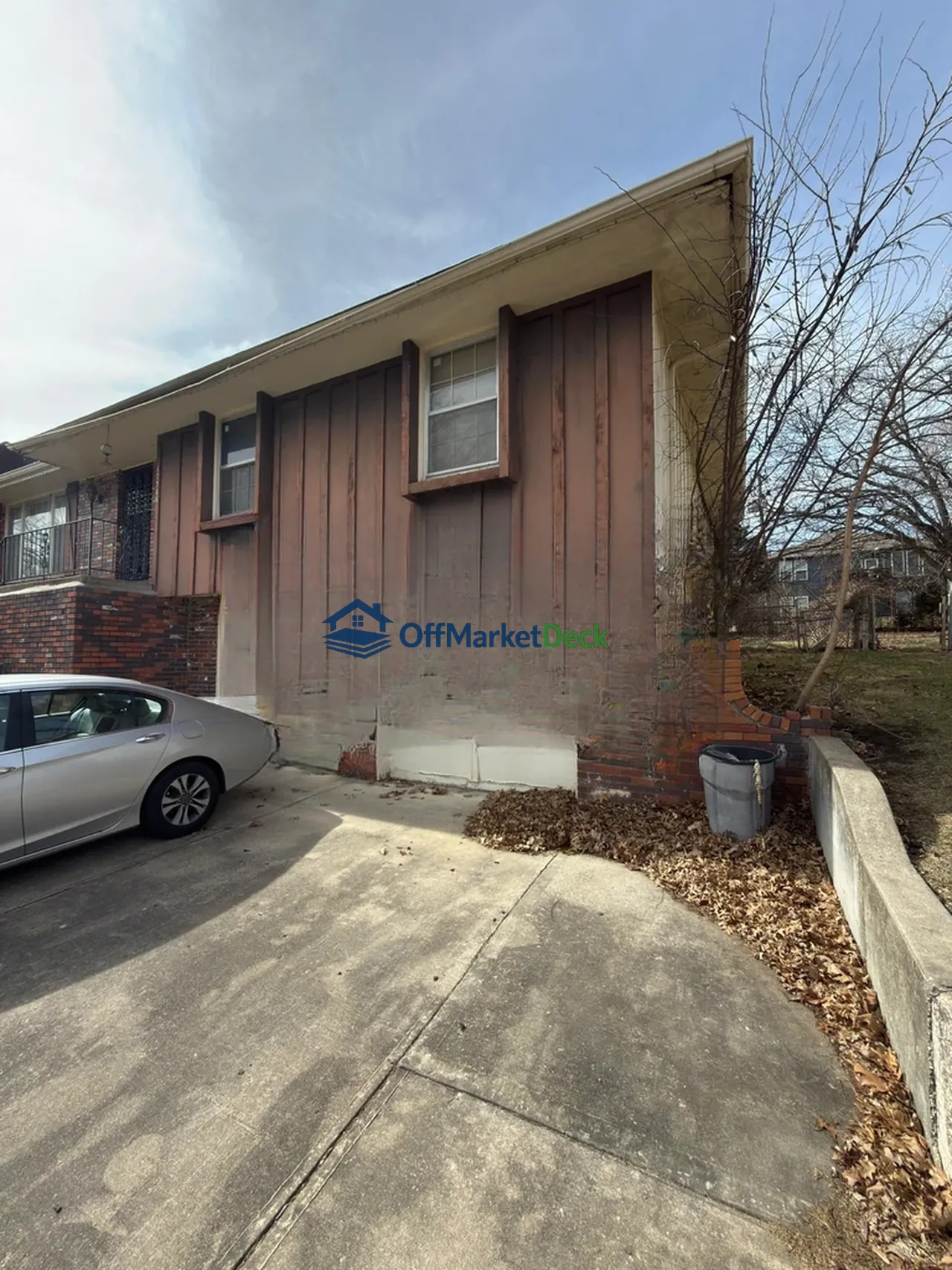 Off-market house in Grandview, Missouri — 3 beds, 2.5 baths, $179,900 — photo 4 of 8