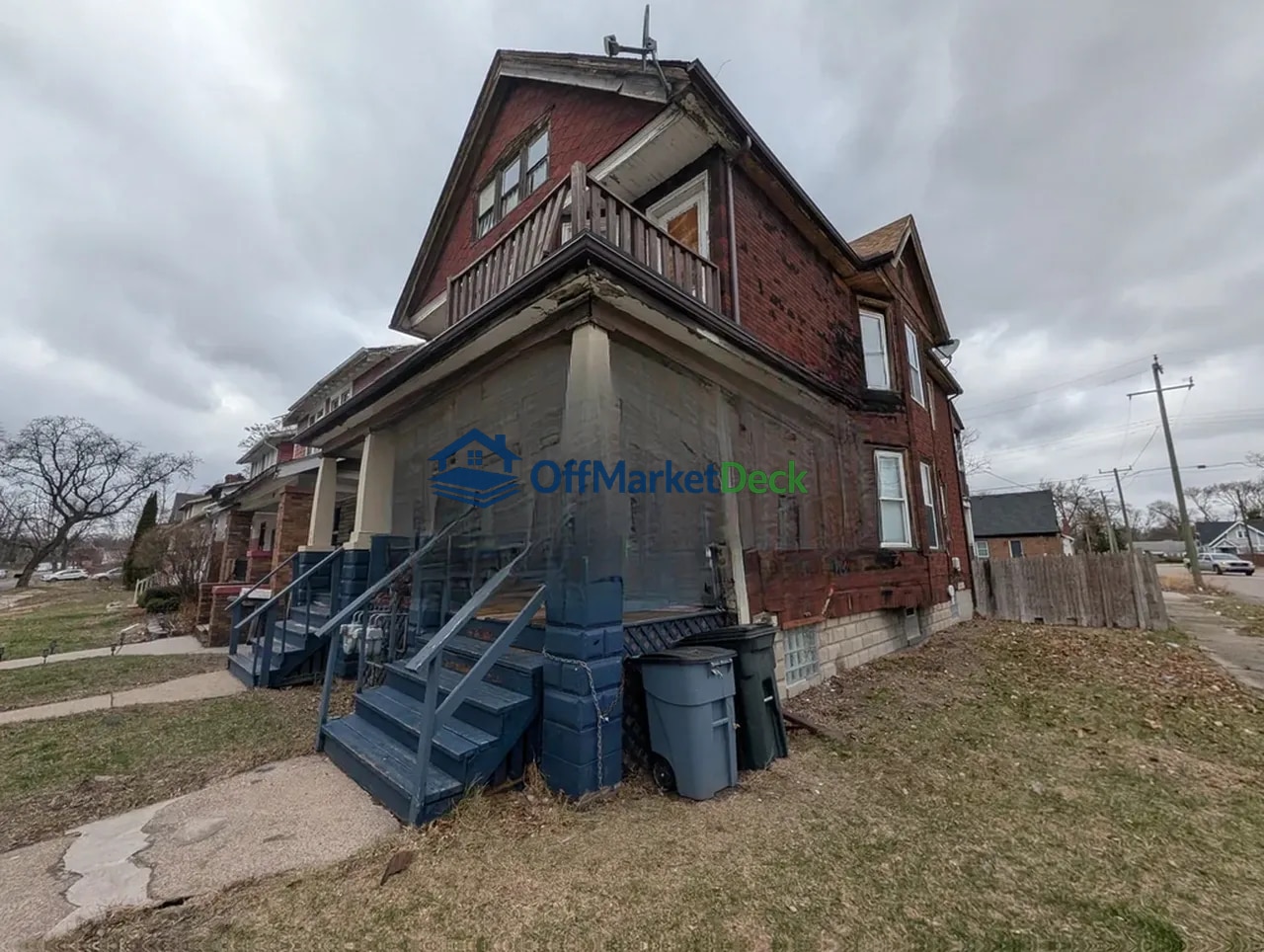 Off-market multi family in Highland Park, Michigan — 4 beds, 2 baths, $54,900 — photo 4 of 8