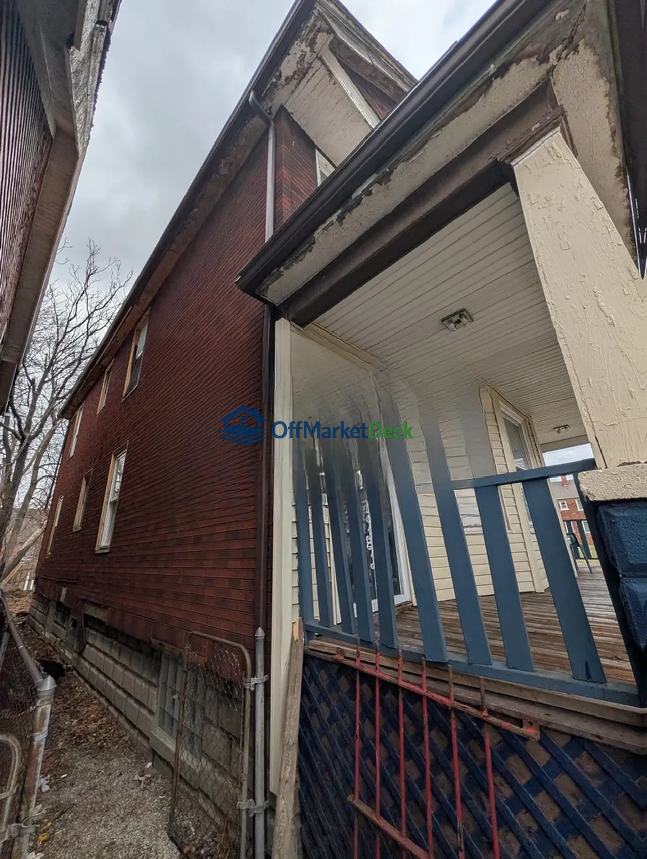 Off-market multi family in Highland Park, Michigan — 4 beds, 2 baths, $54,900 — photo 7 of 8