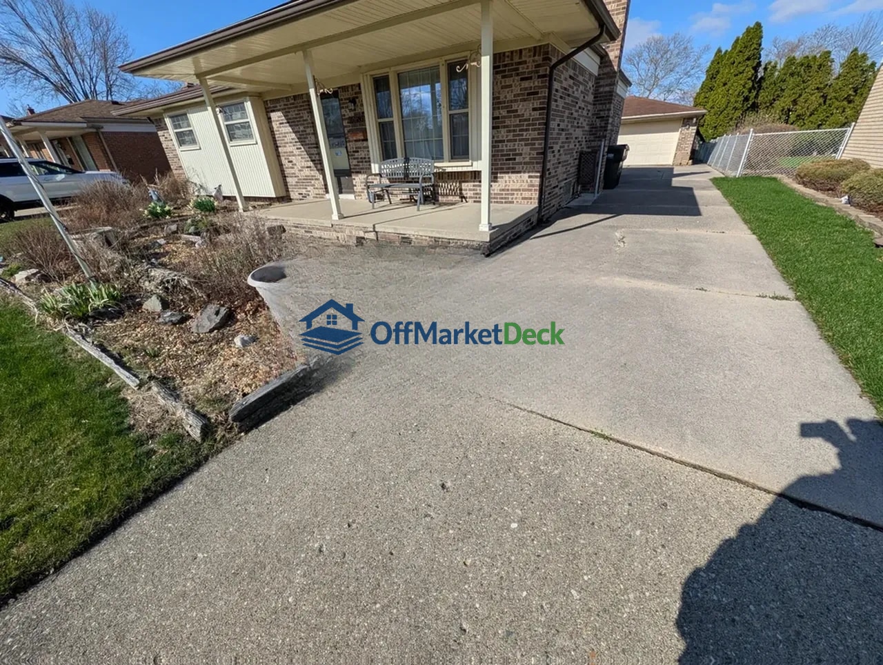 Off-market house in Sterling Heights, Michigan — 3 beds, 2 baths, $194,900 — photo 2 of 8