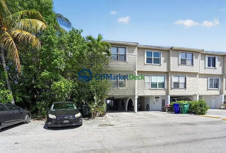 Off-market townhome in Key West, Florida — 3 beds, 2.5 baths, $405,000 — photo 2 of 8