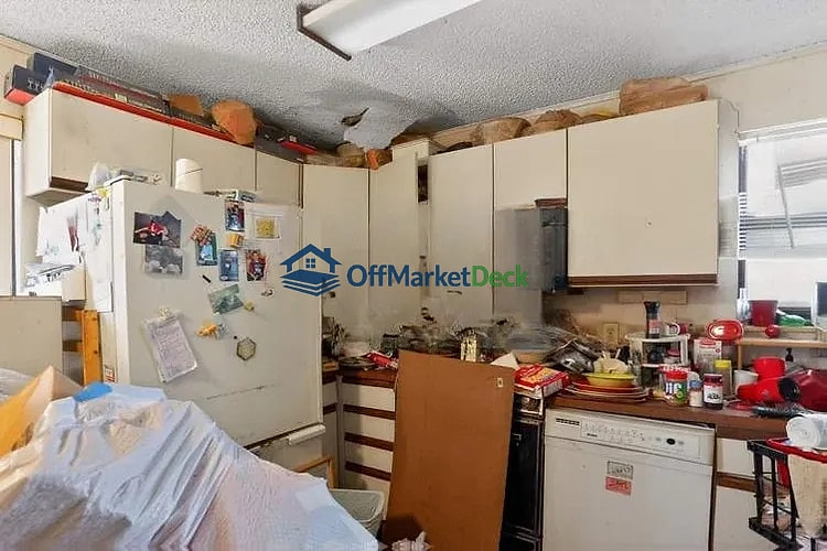 Off-market townhome in Key West, Florida — 3 beds, 2.5 baths, $405,000 — photo 7 of 8