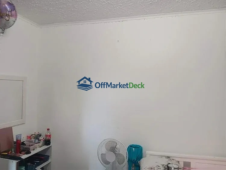 Off-market house in Mount Carmel, Tennessee — 2 beds, 1 bath, $10,000 — photo 5 of 8