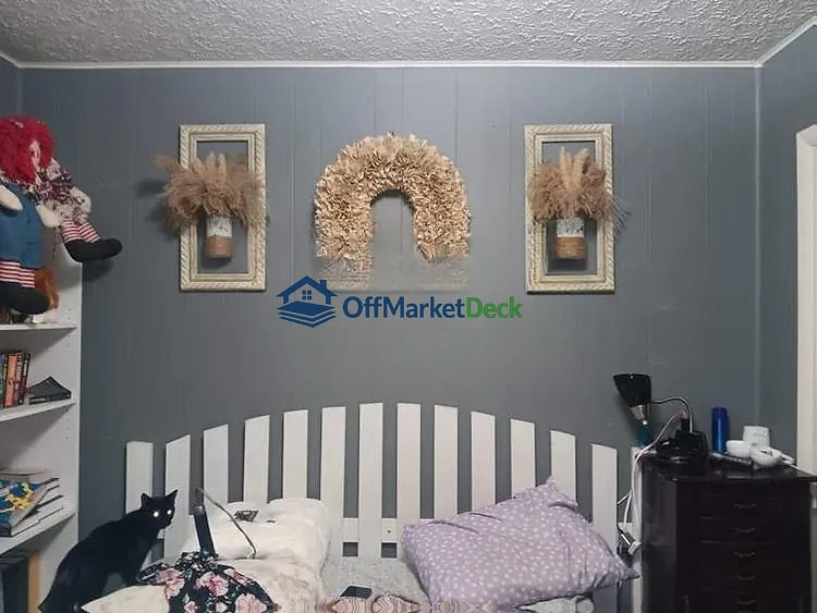 Off-market house in Mount Carmel, Tennessee — 2 beds, 1 bath, $10,000 — photo 6 of 8