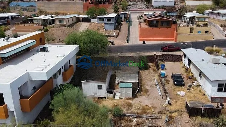 Off-market house in Phoenix, Arizona — 1 bed, 1 bath, $119,990 — photo 5 of 8