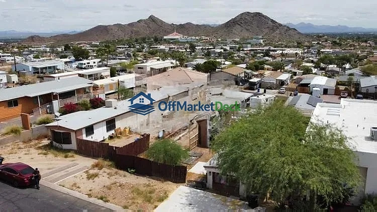 Off-market house in Phoenix, Arizona — 1 bed, 1 bath, $119,990 — photo 3 of 8