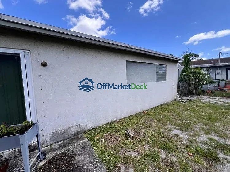Off-market house in Fort Lauderdale, Florida — 2 beds, 1 bath, $274,900 — photo 5 of 8