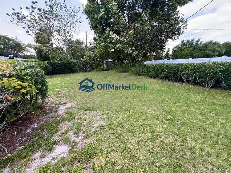 Off-market house in Fort Lauderdale, Florida — 2 beds, 1 bath, $274,900 — photo 7 of 8