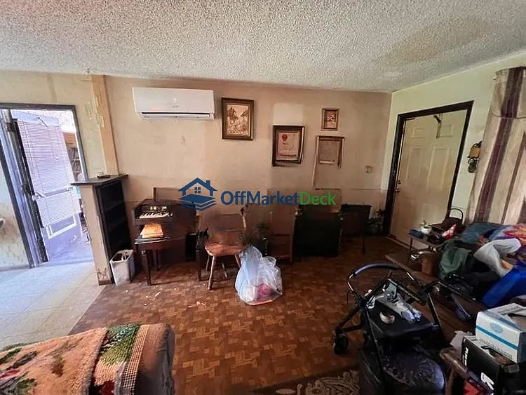 Off-market house in Fort Lauderdale, Florida — 2 beds, 1 bath, $274,900 — photo 4 of 8