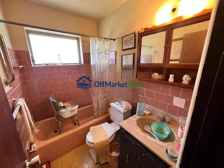 Off-market house in Fort Lauderdale, Florida — 2 beds, 1 bath, $274,900 — photo 3 of 8