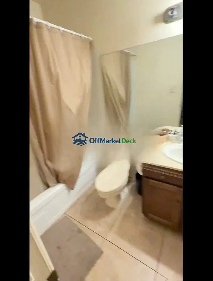 Off-market house in Mesa, Arizona — 2 beds, 1 bath, $179,990 — photo 6 of 8