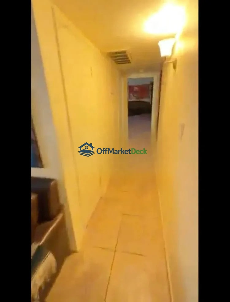 Off-market house in Mesa, Arizona — 2 beds, 1 bath, $179,990 — photo 4 of 8
