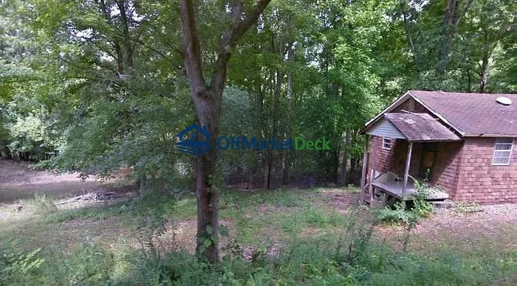 Off-market house in Saltillo, Tennessee — 3 beds, 1 bath, $23,000 — photo 2 of 4