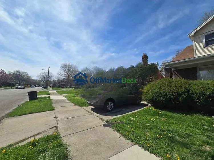 Off-market house in Detroit, Michigan — 4 beds, 2 baths, $34,000 — photo 6 of 8