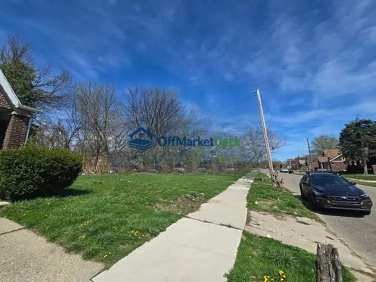 Off-market house in Detroit, Michigan — 4 beds, 2 baths, $34,000 — photo 3 of 8
