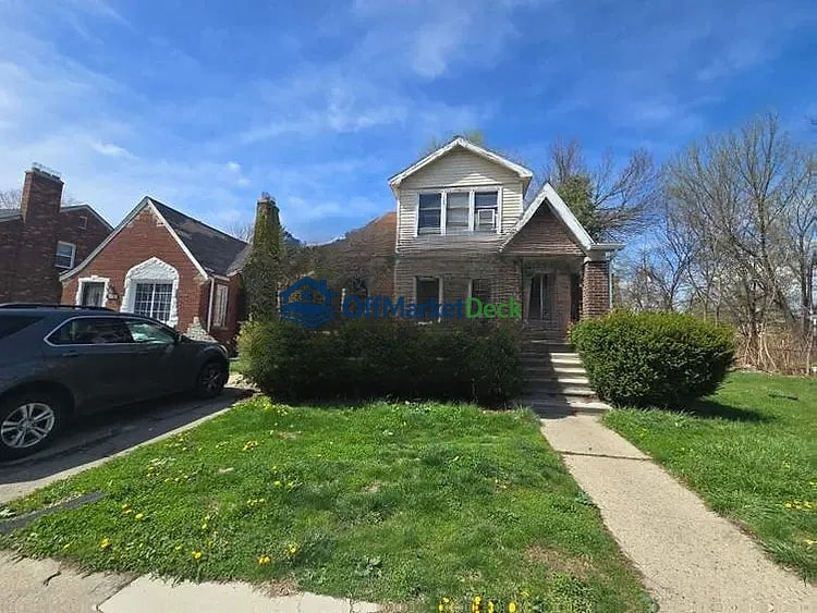 Off-market house in Detroit, Michigan — 4 beds, 2 baths, $34,000 — photo 2 of 8