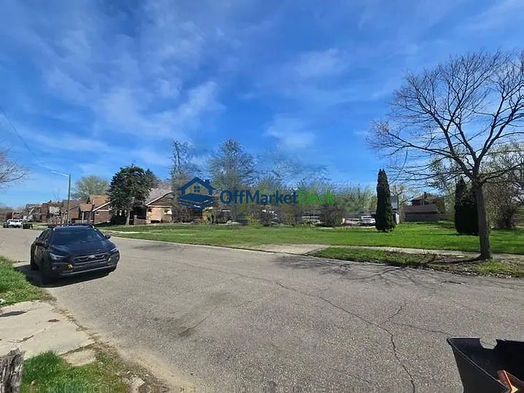 Off-market house in Detroit, Michigan — 4 beds, 2 baths, $34,000 — photo 4 of 8