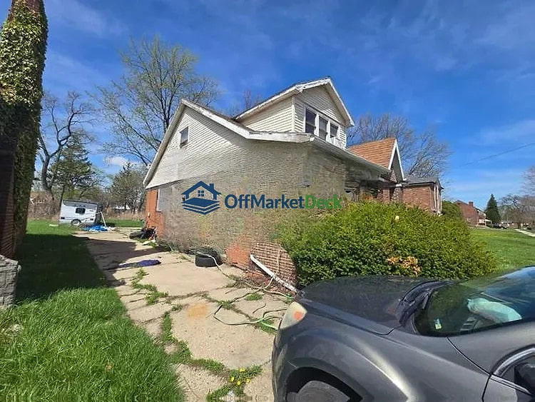 Off-market house in Detroit, Michigan — 4 beds, 2 baths, $34,000 — photo 8 of 8