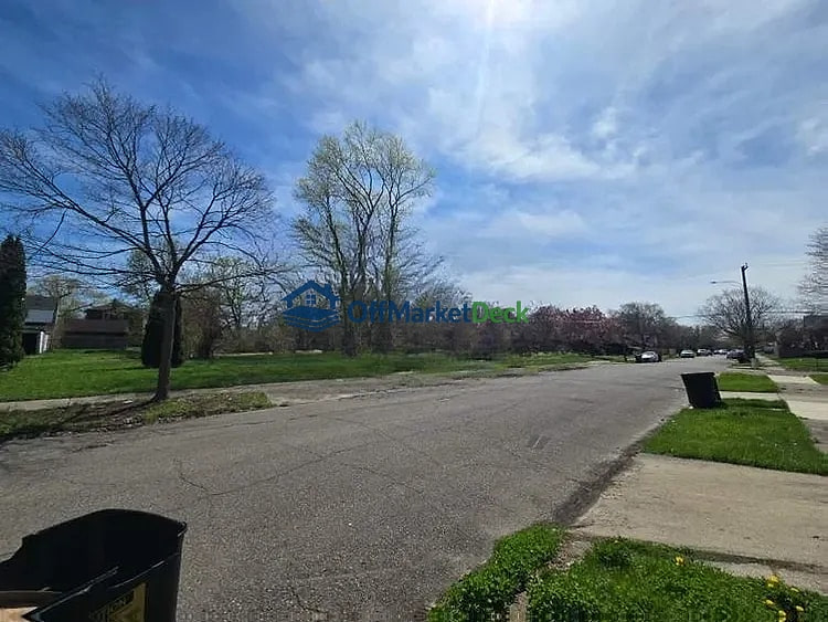 Off-market house in Detroit, Michigan — 4 beds, 2 baths, $34,000 — photo 5 of 8
