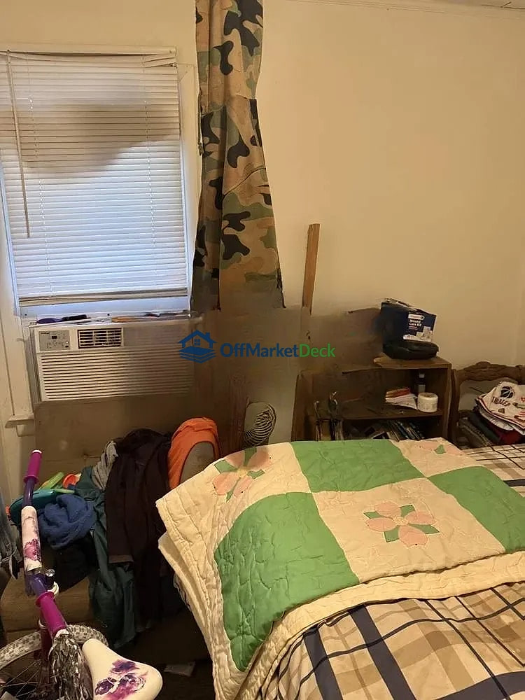 Off-market house in Washington, North Carolina — 3 beds, 1 bath, $70,000 — photo 4 of 8